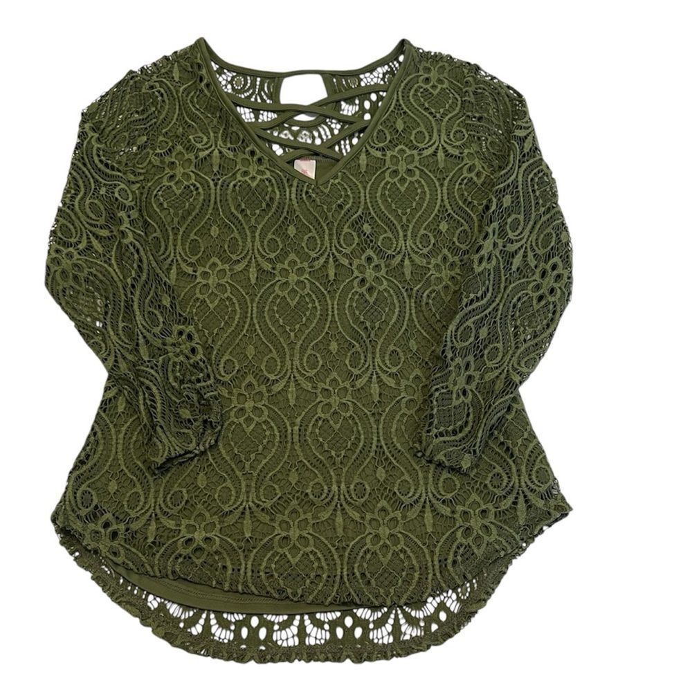 No Boundaries szM olive green 3/4 sleeve lace top with cute details at neck EUC